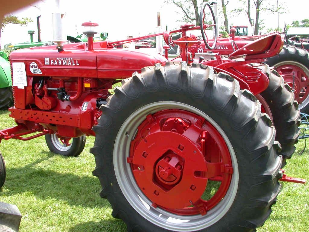 1954 International Farmall Super M-ta