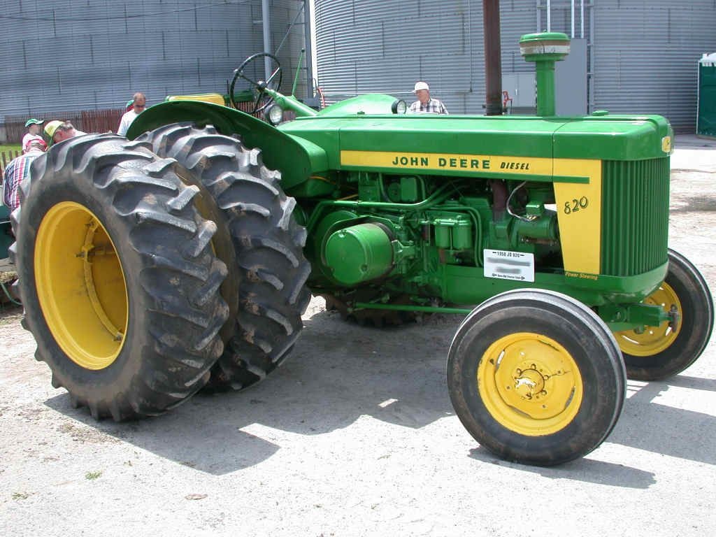 1958 John Deere 820